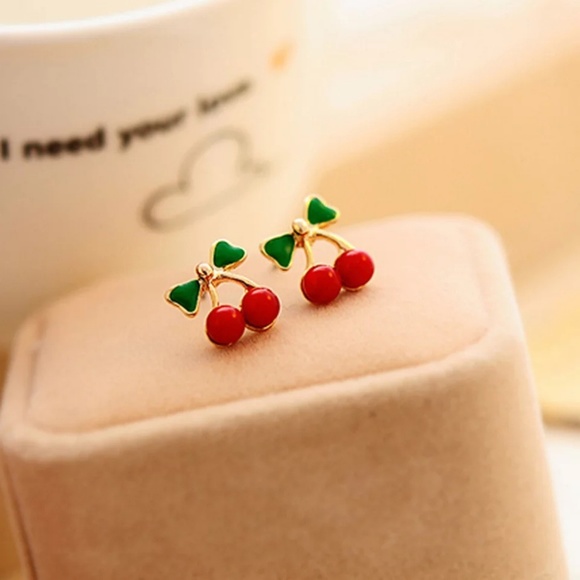 Jewelry - 🍒Cute cherry ear studs